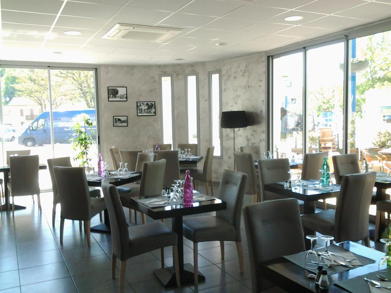 Hotel Le Midi Montaigu-de-Quercy ภายนอก รูปภาพ