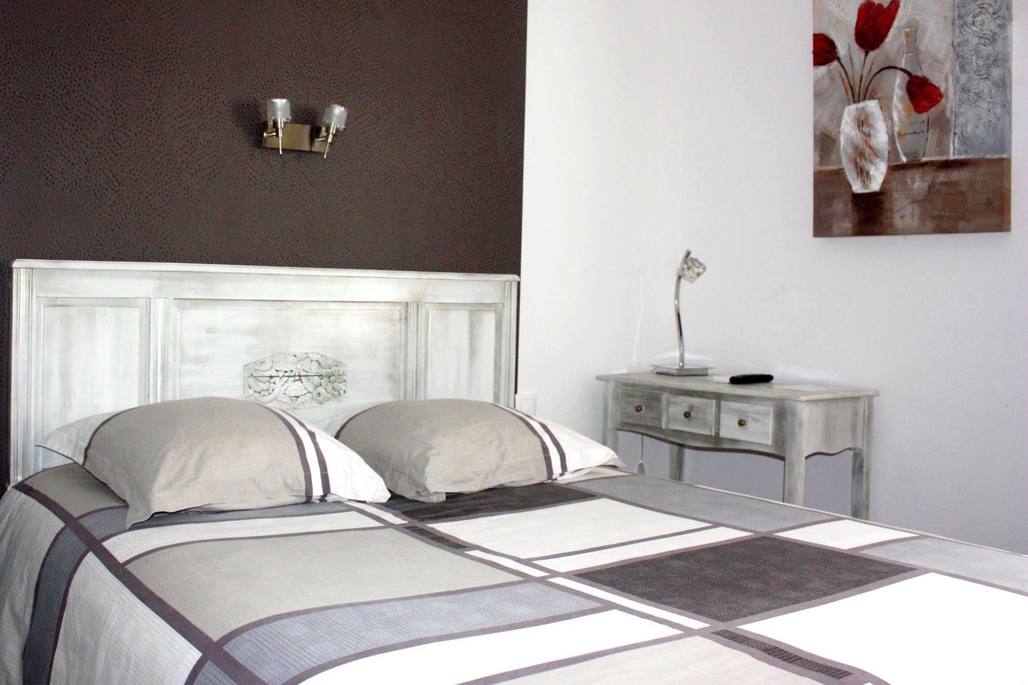 Hotel Le Midi Montaigu-de-Quercy ภายนอก รูปภาพ